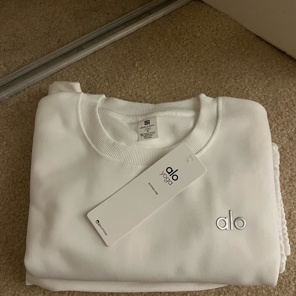 ALO Yoga White Crewneck and sweatpants